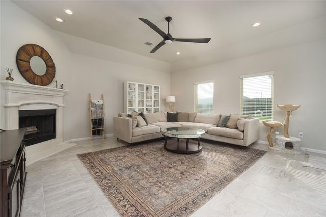 513 Sugar Trail Drive, League City, TX 77573