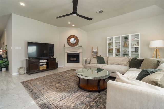 513 Sugar Trail Drive, League City, TX 77573