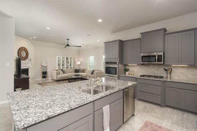 513 Sugar Trail Drive, League City, TX 77573