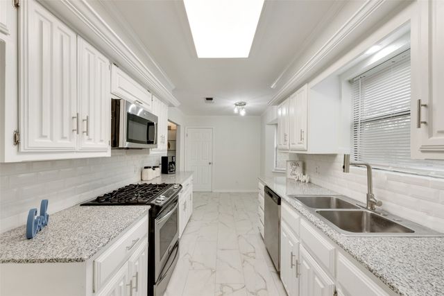 913 Vince Lane, Desoto, TX 75115