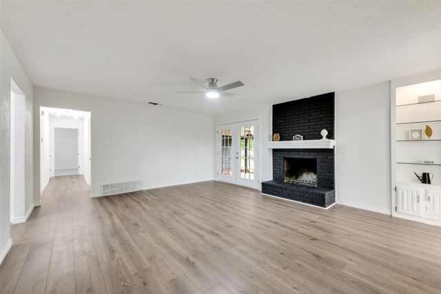 913 Vince Lane, Desoto, TX 75115
