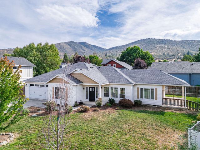 1630 Summer Place, Talent, OR 97540