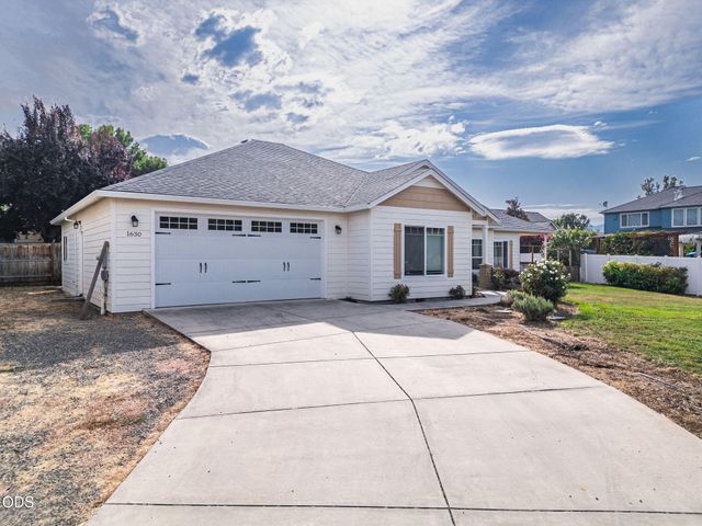 1630 Summer Place, Talent, OR 97540