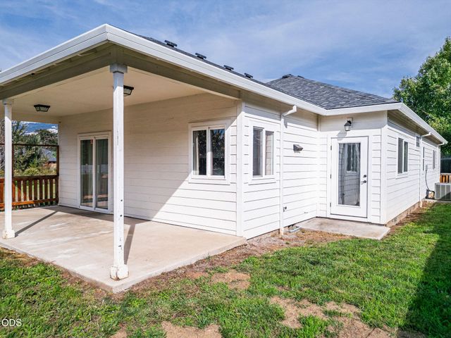 1630 Summer Place, Talent, OR 97540