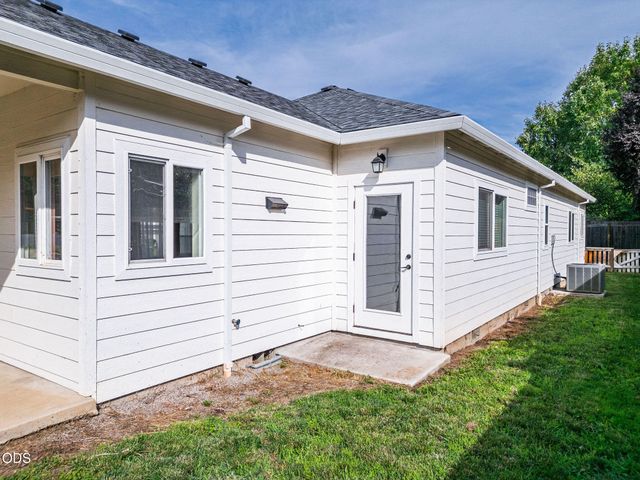 1630 Summer Place, Talent, OR 97540