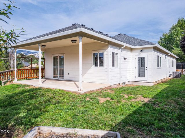 1630 Summer Place, Talent, OR 97540