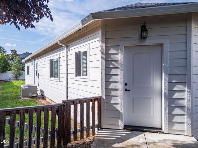 1630 Summer Place, Talent, OR 97540