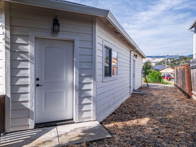 1630 Summer Place, Talent, OR 97540
