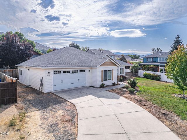 1630 Summer Place, Talent, OR 97540