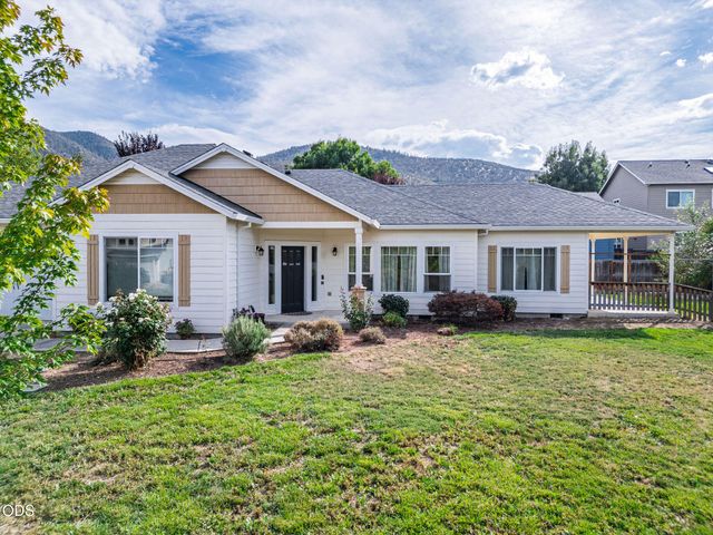 1630 Summer Place, Talent, OR 97540