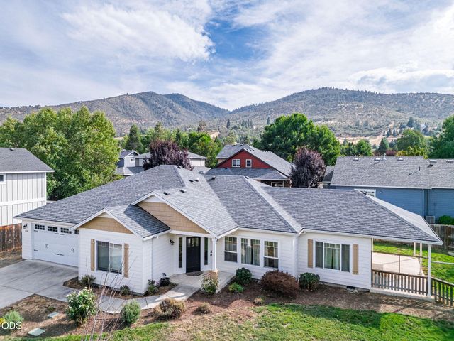 1630 Summer Place, Talent, OR 97540