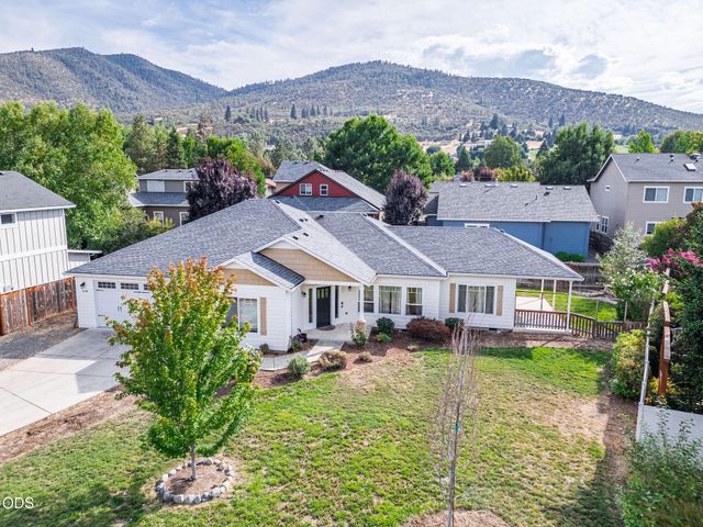 1630 Summer Place, Talent, OR 97540