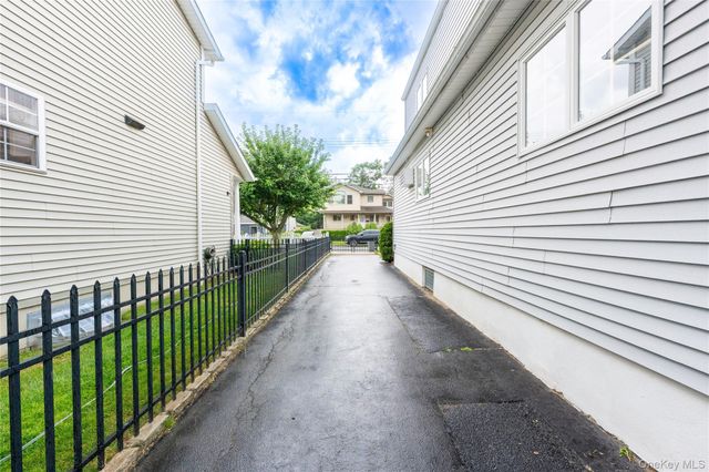 54 Edgewood Road, Port Washington, NY 11050