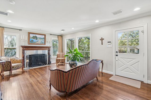 8212 Midway Road, Dallas, TX 75209