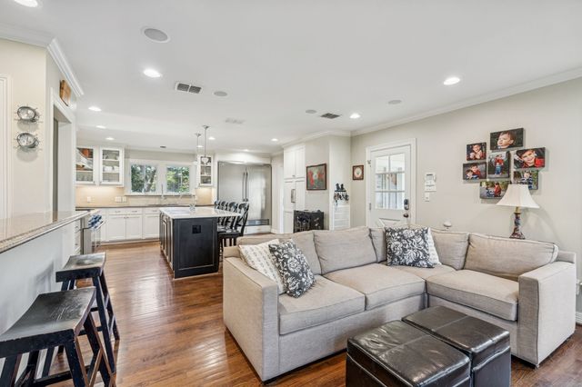 8212 Midway Road, Dallas, TX 75209