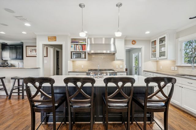 8212 Midway Road, Dallas, TX 75209