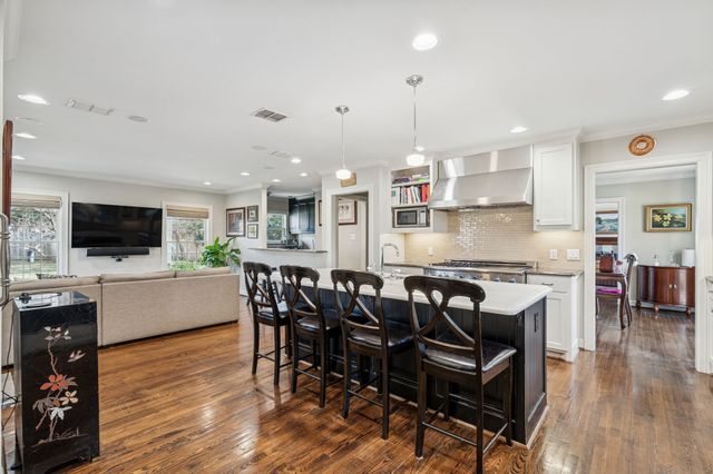 8212 Midway Road, Dallas, TX 75209