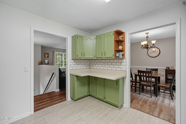 390 Wallace Pike, Bristol, VA 24202