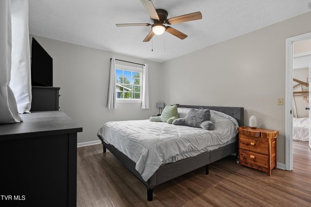 390 Wallace Pike, Bristol, VA 24202