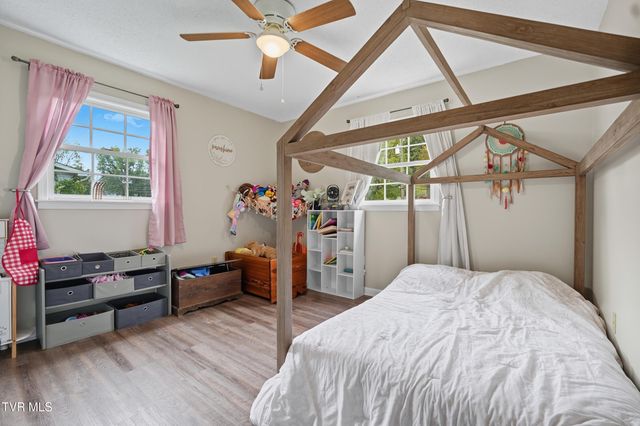 390 Wallace Pike, Bristol, VA 24202