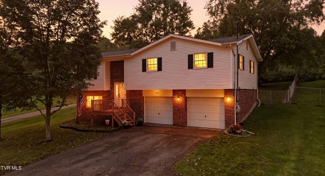 390 Wallace Pike, Bristol, VA 24202