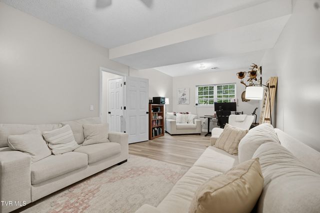 390 Wallace Pike, Bristol, VA 24202