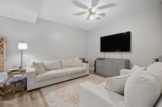 390 Wallace Pike, Bristol, VA 24202