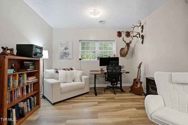 390 Wallace Pike, Bristol, VA 24202