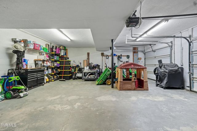 390 Wallace Pike, Bristol, VA 24202