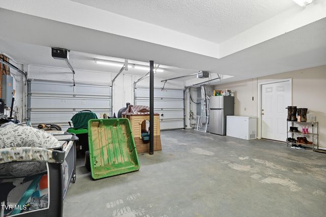 390 Wallace Pike, Bristol, VA 24202