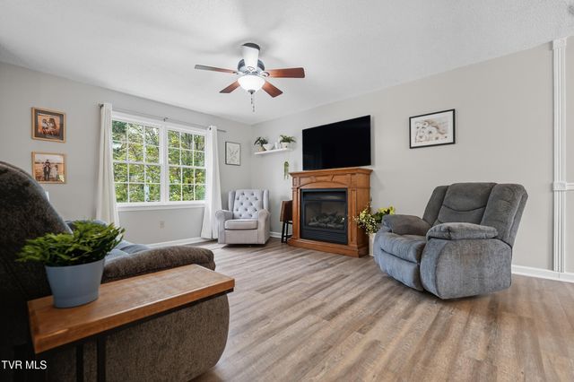 390 Wallace Pike, Bristol, VA 24202