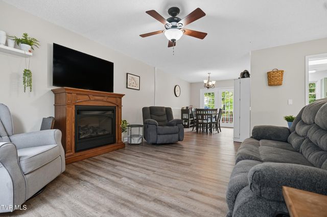 390 Wallace Pike, Bristol, VA 24202