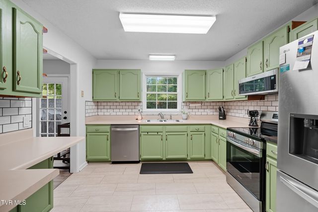 390 Wallace Pike, Bristol, VA 24202