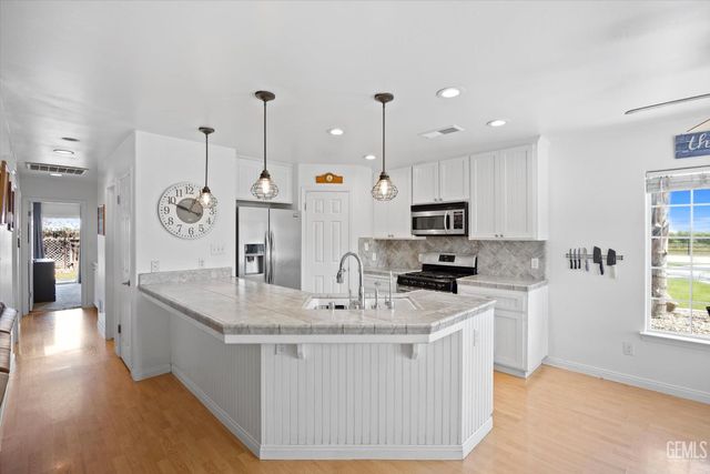 24930 Sullivan Road, Bakersfield, CA 93314