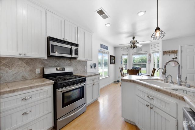 24930 Sullivan Road, Bakersfield, CA 93314