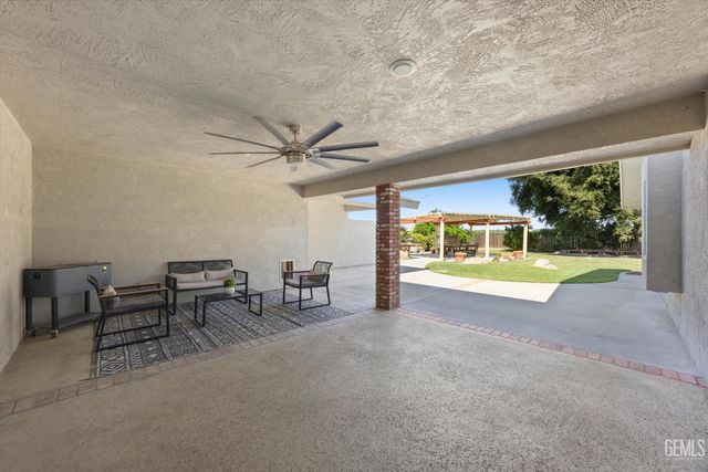 24930 Sullivan Road, Bakersfield, CA 93314