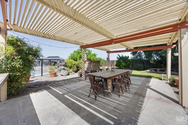 24930 Sullivan Road, Bakersfield, CA 93314