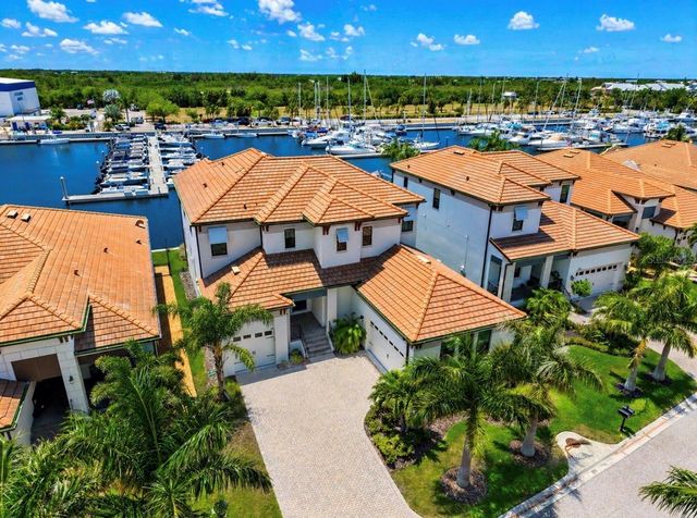 3016 CHRISTOPHERS WATCH LANE, Ruskin, FL 33570