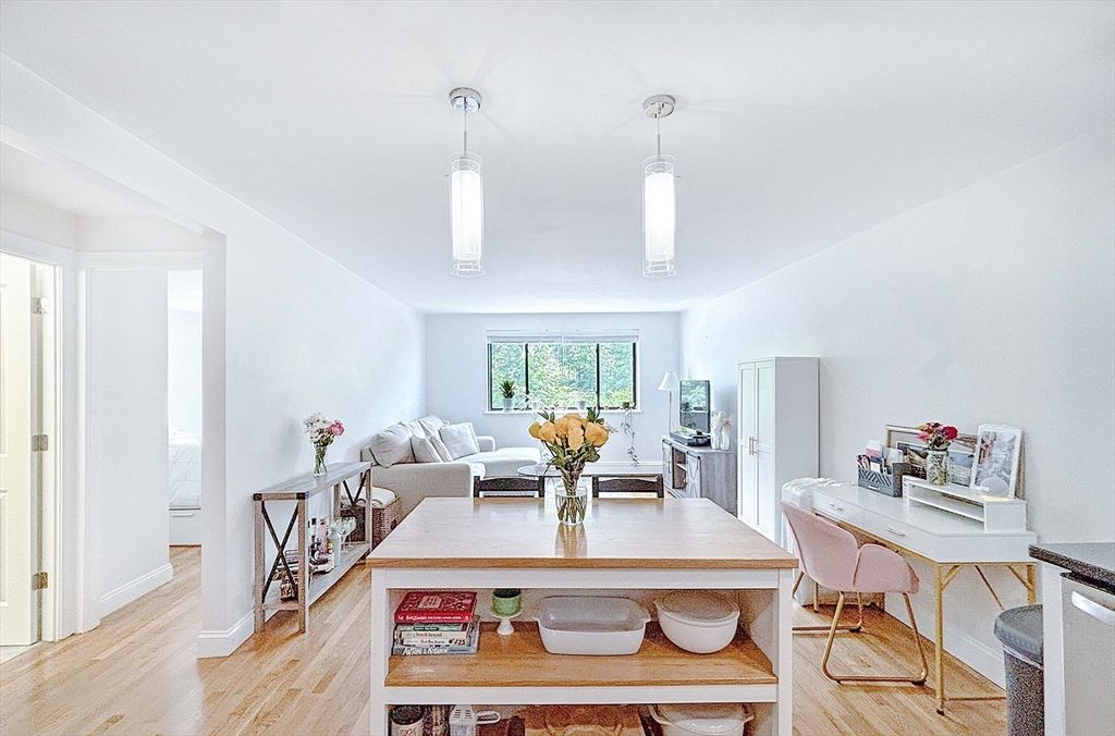 44 Lafayette Ave 503, Chelsea, MA 02150
