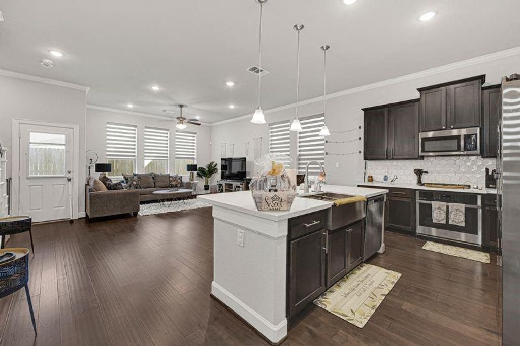 1913 Kirby Landing Drive, Houston, TX 77051