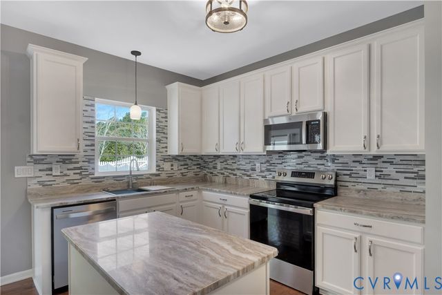 5700 Hogan Bridge Dr, Providence Forge, VA 23140