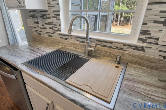 5700 Hogan Bridge Dr, Providence Forge, VA 23140