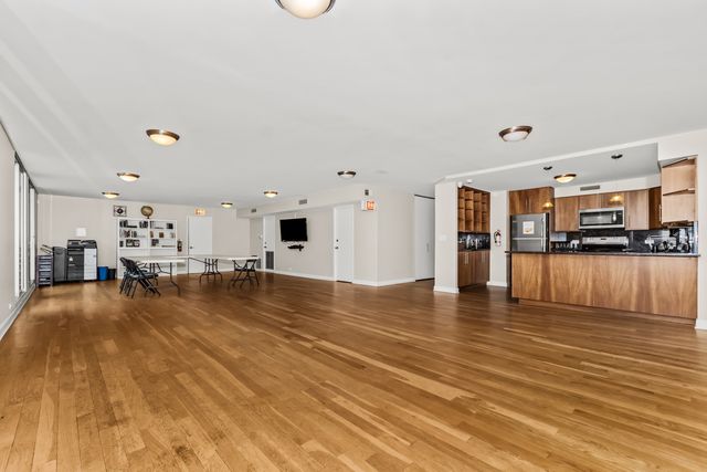 5855 N Sheridan Road 6G, Chicago, IL 60660