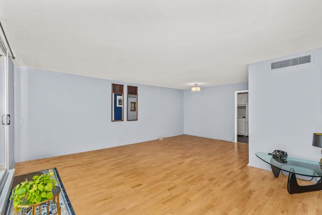 5855 N Sheridan Road 6G, Chicago, IL 60660