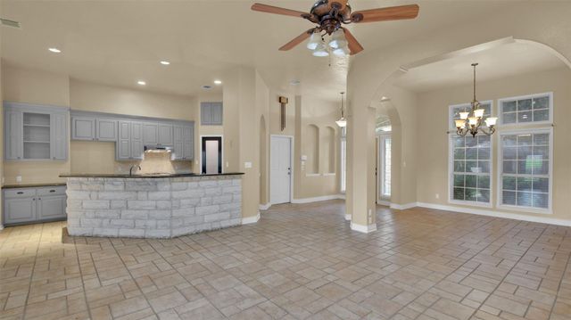 2300 Willow LN, Taylor, TX 76574