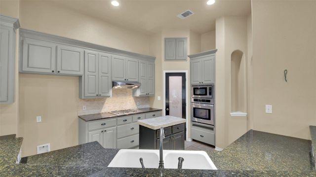2300 Willow LN, Taylor, TX 76574