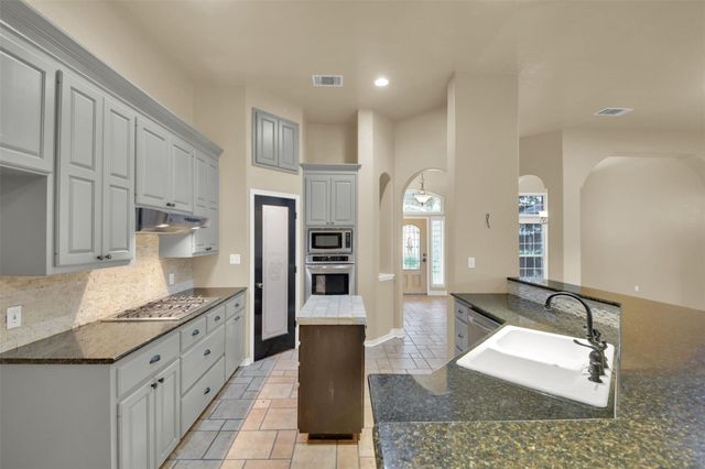 2300 Willow LN, Taylor, TX 76574