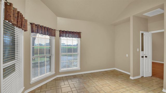 2300 Willow LN, Taylor, TX 76574