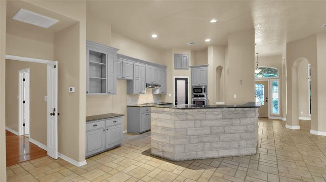2300 Willow LN, Taylor, TX 76574