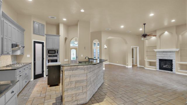 2300 Willow LN, Taylor, TX 76574